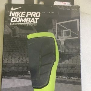 📌New Nike compression sleeve ( one piece)